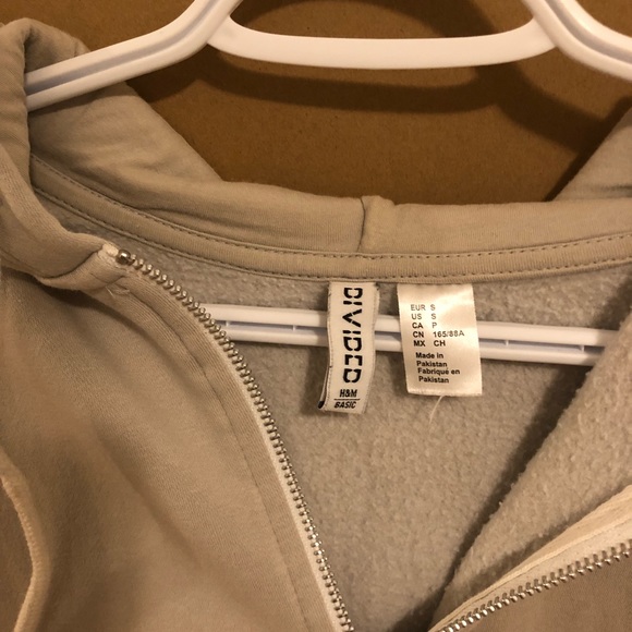 H&M Zip Up - Picture 3 of 5